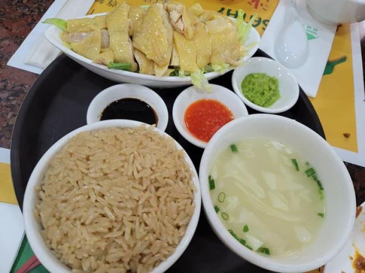 海南雞飯
好友喜歡吃海南雞飯，想吃一定要問她那間食肆比、靚、正。...