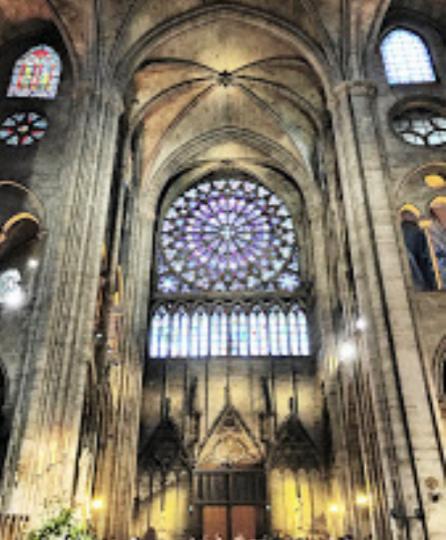 巴黎聖母院

巴黎聖母院約建於1163 年到1250年間，屬於著名的歌德式建築教堂具有代意義的一座，無論教堂內外都很壯觀宏偉，是遊客必到的打咭點。...