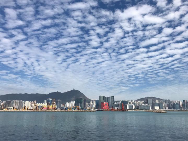 賞雲
賞雲的時間和心情也有不同的感受，我欣賞大面積的魚鱗雲，很有氣勢。...