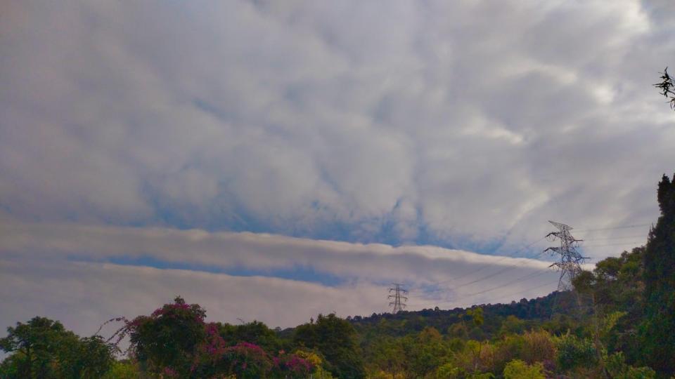 賞雲
下雨天過了，我重拾賞雲的心情，感覺輕鬆了。...