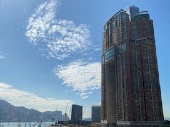 賞雲

賞雲能誘發我的想像力。每次賞雲都想雲的形象似什麼呢？是不是像魚鱗般的魚鱗雲？...