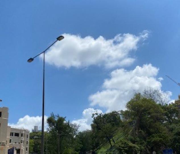 觀雲
當我在街上等巴士時，我便仰望天空，欣賞雲彩。這有助我繪畫時多運用想像力。...