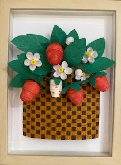 紙捲花
紙捲花很立體，配上綠葉和花瓶，一盤紙製花便可作飾物。...