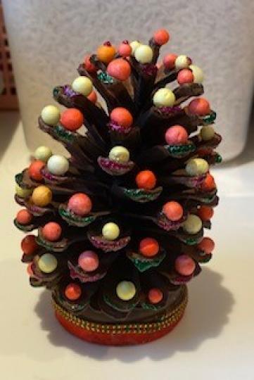 松果聖誕樹
今午小手工課做了一棵松果聖誕樹，精緻又可愛。...