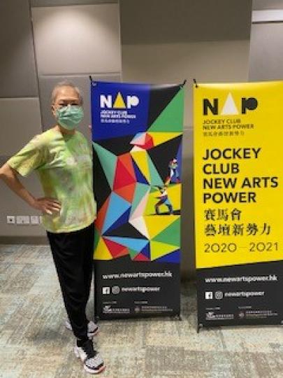 當代舞
今早參加賽馬會藝壇新勢力主辦的兩小時「非常舞蹈」活動。憑一個簡單的環保背心袋便可練習當代舞的元素,充實又有創意,十分有趣。... 當代舞
今早參加賽馬會藝壇新勢力主辦的兩小時「非常舞蹈」活動。憑一個簡單的環保背心袋便可練習當代舞的元素,充實又有創意,十分有趣。...