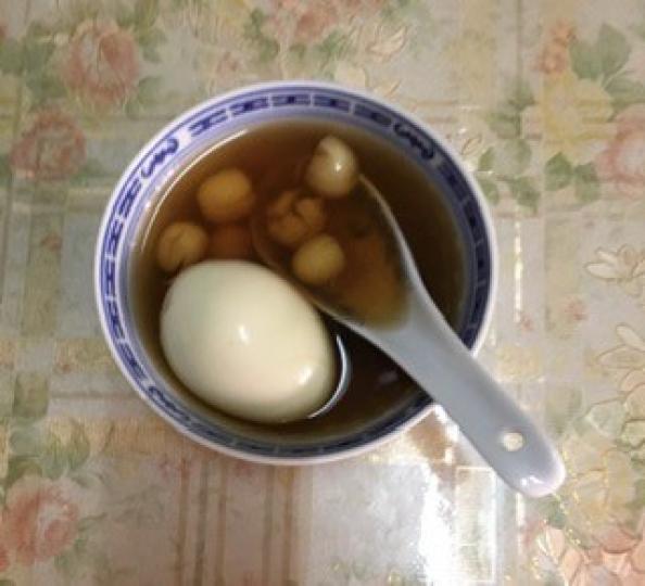 桑寄生蓮子蛋茶
飲用桑寄生蓮子蛋茶可以一睡至天亮。中醫認為桑寄生生性溫平,功效多:能補肝腎、強筋骨、行氣活血、安胎寧神,治失眠、經痛、除風濕。蓮子同樣養心安神、有助睡眠。... 桑寄生蓮子蛋茶
飲用桑寄生蓮子蛋茶可以一睡至天亮。中醫認為桑寄生生性溫平,功效多:能補肝腎、強筋骨、行氣活血、安胎寧神,治失眠、經痛、除風濕。蓮子同樣養心安神、有助睡眠。...