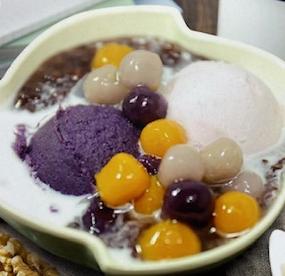 紫薯香芋雪樂冰芋圓西米露

穀雨已過，立夏將至，天氣由溫暖而漸熱，冰涼甜品可以解暑。...