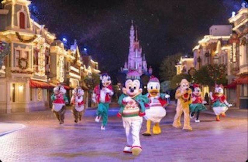 香港迪士尼樂園
香港迪士尼樂園由即日至明年1月2日,舉辦全新「A Disney Christmas」聖誕主題活動。... 香港迪士尼樂園
香港迪士尼樂園由即日至明年1月2日,舉辦全新「A Disney Christmas」聖誕主題活動。...