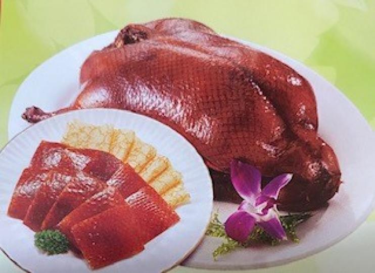 烤鴨
北京最著名是烤鴨，一隻烤鴨可作三食，片皮，炒鴨絲和鴨骨湯。...