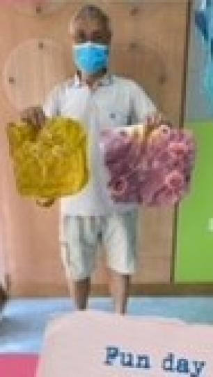 紥染
紥染設計需要創意，製成品獨一無二，全是佳作。...