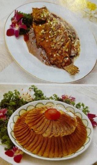 著名徽菜
臭鱖魚是徽菜的代表菜,通過醃製和發酵聞起來有點臭,吃起來卻因肉質鮮嫩、醇滑爽口。
素鴨脯是徽菜豆品中佔有重要的地位。... 著名徽菜
臭鱖魚是徽菜的代表菜,通過醃製和發酵聞起來有點臭,吃起來卻因肉質鮮嫩、醇滑爽口。
素鴨脯是徽菜豆品中佔有重要的地位。...