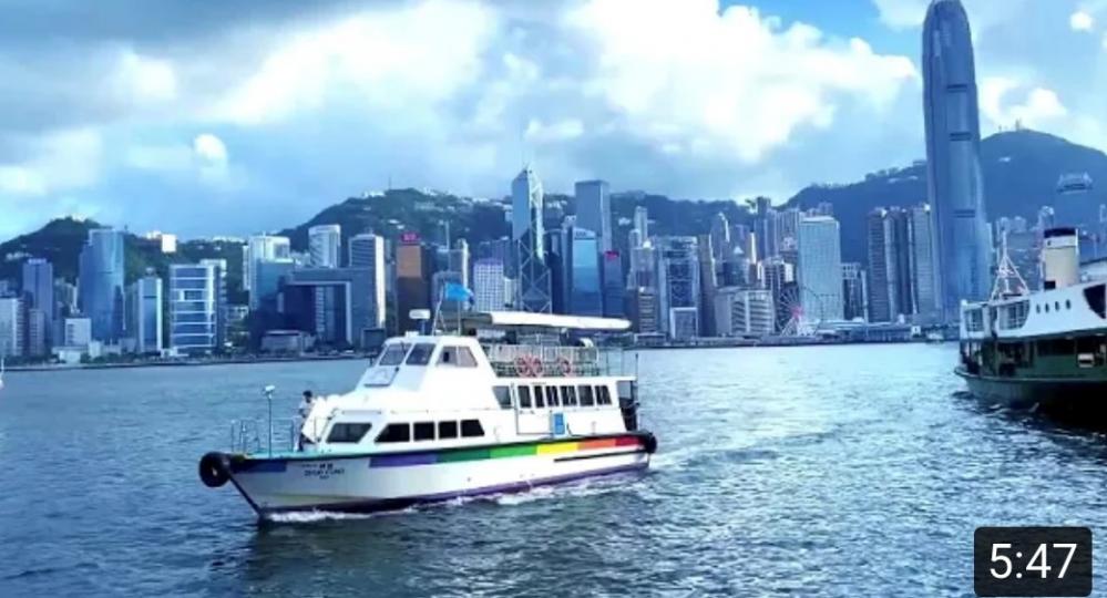 遊船河
夏天炎熱，坐船出海兜風外，還可欣賞海上景色，真是好好的享受。...