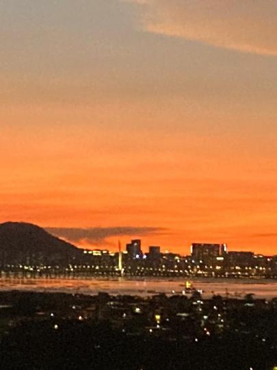 火雲

昨天黃昏香港有些地方可以影到火雲。...
