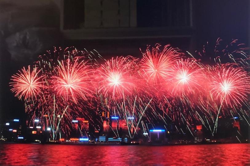 煙花
今年農曆新年沒有煙花匯演了，期待疫情過後有機會再欣賞色彩繽紛的煙花！...