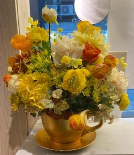 百花吐艷
這盆花色彩鮮艷，品種亦多，可以用百花吐艷來形容。...