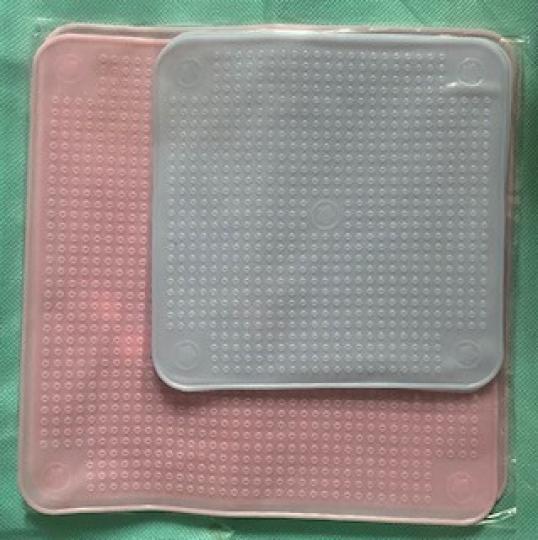 環保產品

一套四塊的矽膠片方便包好食物儲存放雪櫃，優點是可以密封，容易清洗和循環再用。...