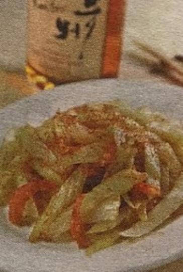 雙蝦炒龍津
雙蝦是指蝦乾和蝦子。其他材料是津菜和水發粉絲。先在鑊加油薑粒爆蝦乾和津菜條,加海鹽,粉絲拌過生抽後下鑊炒勻,最後加入蝦子炒至透香,灒上紹酒便上枱。... 雙蝦炒龍津
雙蝦是指蝦乾和蝦子。其他材料是津菜和水發粉絲。先在鑊加油薑粒爆蝦乾和津菜條,加海鹽,粉絲拌過生抽後下鑊炒勻,最後加入蝦子炒至透香,灒上紹酒便上枱。...