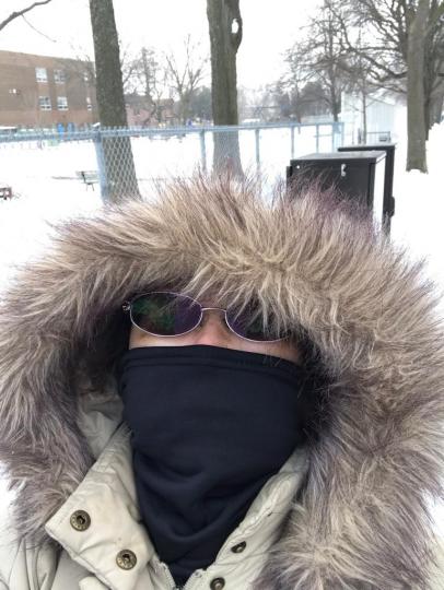 愛斯基摩人裝束

愛斯基摩人多住雪屋、一般養狗用以拉雪橇，以捕魚和狩獵為生，以肉為食，毛皮做衣物保暖。我們愛取笑穿毛皮的朋友是愛斯基摩人。...