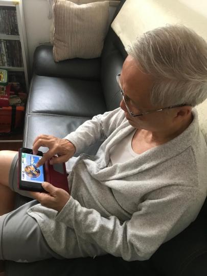 活動:我和智有腦的感人故事分享活動 _ Rosa
我和丈夫二人退休時都希望能健健康康地過退休生活。但身邊有不少同齡的老友記或他/ 她們的父母分別患上腦退化症,要依頼家人長時間照顧以致筋疲力竭。有見及... 活動:我和智有腦的感人故事分享活動 _ Rosa
我和丈夫二人退休時都希望能健健康康地過退休生活。但身邊有不少同齡的老友記或他/ 她們的父母分別患上腦退化症,要依頼家人長時間照顧以致筋疲力竭。有見及...