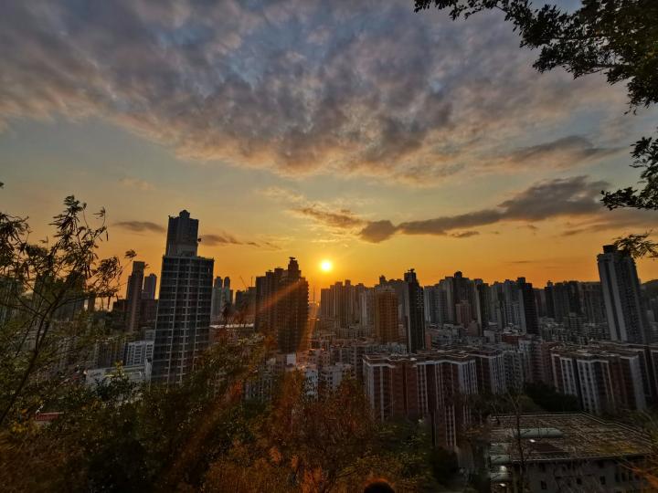 曰落

早一陣子，嘉頓山發現有古蹟，吸引不少遊人往觀看。我也好奇去嘉頓山走一走，發覺居高臨下的日落很美。...