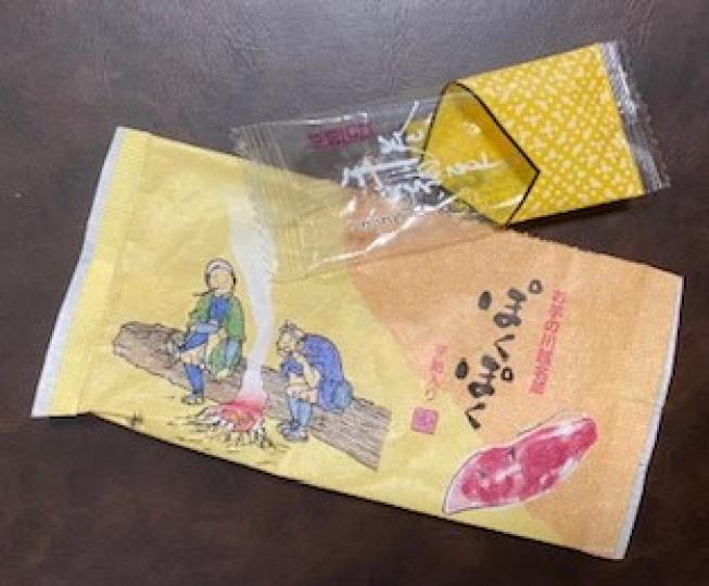 手信

明友從日本回來，送我手卷納豆和烤薯餅，美味可口，是受歡迎的手信。...