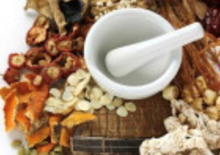 二陳湯
二陳湯有燥濕和痰,順氣和中之功效。主要可治一切痰飲為病,或嘔吐噁心,或頭眩心悸,或中脘不快,或發為寒熱,或因食生冷,脾胃不和 等症狀。中藥有半夏12 克、陳皮12 克、伏苓6克和炙甘草4克。... 二陳湯
二陳湯有燥濕和痰,順氣和中之功效。主要可治一切痰飲為病,或嘔吐噁心,或頭眩心悸,或中脘不快,或發為寒熱,或因食生冷,脾胃不和 等症狀。中藥有半夏12 克、陳皮12 克、伏苓6克和炙甘草4克。...