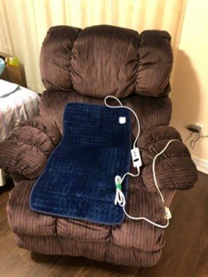 濕熱電墊

媽媽腰和大腿血液循環不好，放一張濕熱電墊在扶手椅內可以給她一邊看電視，一邊做熱敷。...