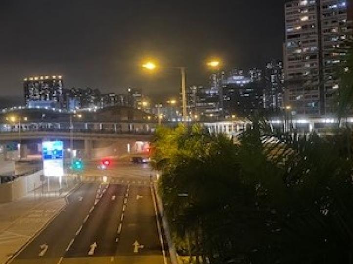佐敦的晚上
晚上偶爾路過西九佐敦，遊人不多，環境寧靜，夜景不錯。...