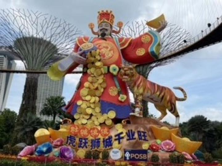 星加坡海濱公園
星加坡有不少華人居住，新年氣氛濃厚，希望財物爺帶旺各行各業。...