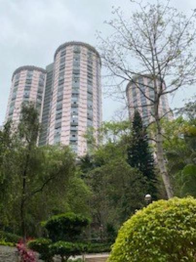 勵德邨

勵德邨是港島灣仔區大坑的一個由香港房屋協會發展的甲類出租屋。勵德邨設有8座，第1至8座有27層，分開單雙數座。第1至4座外型是以圓柱體設計，令更多單位飽覽維港美景。...