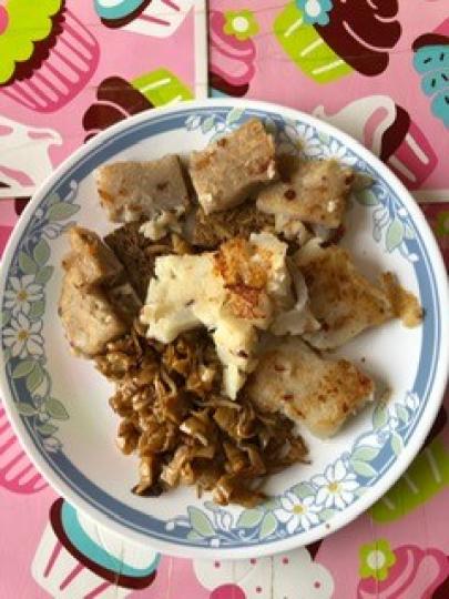 廚餘午餐
近這幾天居加拿大的同學告訴我風大雪大，家中有賀年糕點和干炒牛河餘下夠她一頓午餐了。...