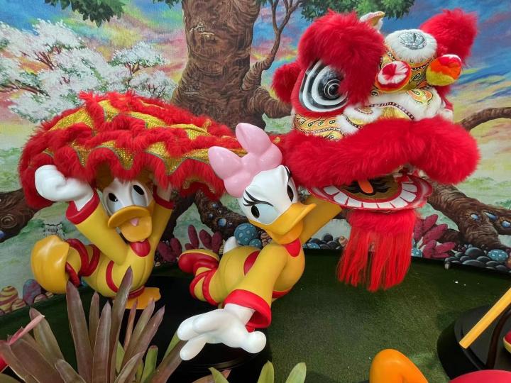 舞獅
我從未見過兩隻唐老鴨仔舞獅，真有創意，看見都開心。...