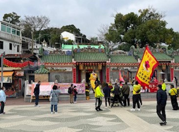 舞獅

新春處處有舞獅助興。西貢天后廟的舞獅很熱鬧。...