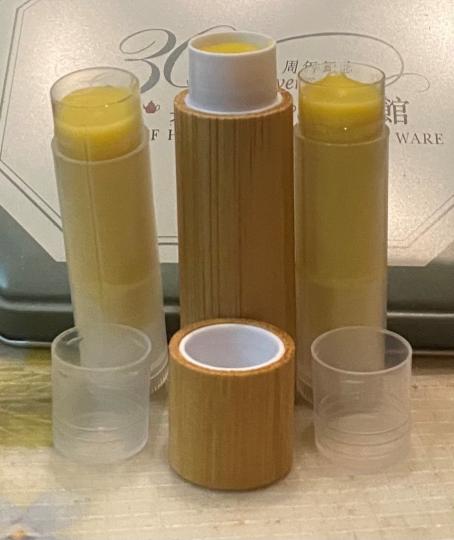 蜂蜜唇膏製作
今天是孫中山紀念館同樂日，我參加了蜂蜜唇膏製作。參加者可以親手製作三支潤唇膏。...