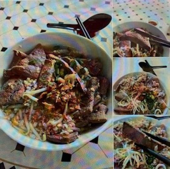 豬潤湯
我很懷念在星加坡常飮的豬潤湯，是補血佳品。...
