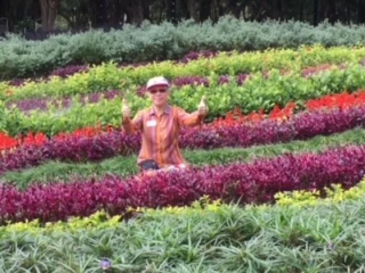 校園

我校校園大，花草樹木打理得整整齊齊，在此拍照是最理想背景。...