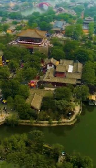 淸明上河圖
清明上河圖是目前已知最早的版本為北宋畫家張擇端所作。這長卷畫是描繪北宋京城汴梁及汴河兩岸的繁華和熱鬧的景象和優美的自然風光。... 淸明上河圖
清明上河圖是目前已知最早的版本為北宋畫家張擇端所作。這長卷畫是描繪北宋京城汴梁及汴河兩岸的繁華和熱鬧的景象和優美的自然風光。...