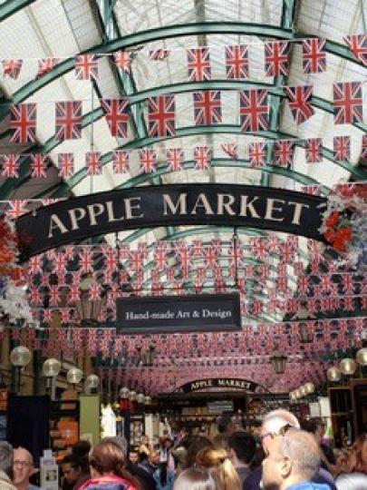 柯芬園
柯芬園(Covent Garden)是許多觀光客來倫敦一定會去的景點，除了可以大肆採購手信外，附近更有很多好逛的商店、好喝的咖啡店，而且附近有音樂劇劇院，是個可以感受倫敦特色的區域。...