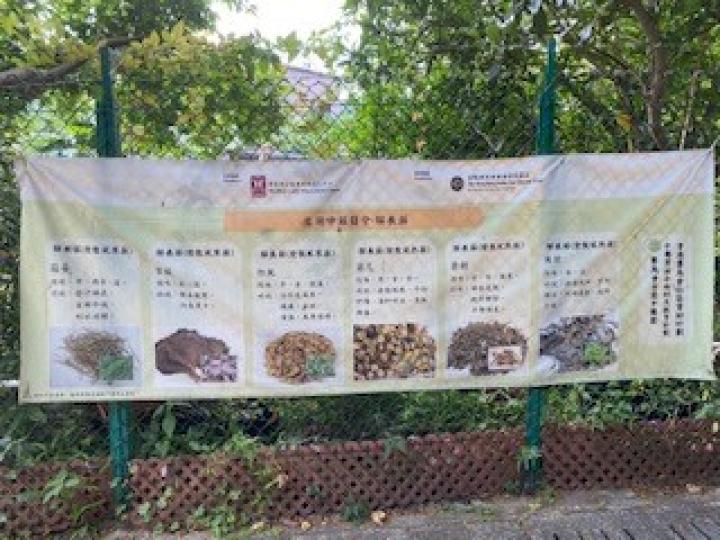 常用中藥簡介-解表藥
解表,是指解除表證。凡能疏解肌表,促使發汗,解除表徵的藥物稱為 解表藥 。解表藥大多具有辛味,辛能發散,可促使病人汗出,而達到外邪從汗而外泄,表證得以 解除。解表藥有溫性和涼性... 常用中藥簡介-解表藥
解表,是指解除表證。凡能疏解肌表,促使發汗,解除表徵的藥物稱為 解表藥 。解表藥大多具有辛味,辛能發散,可促使病人汗出,而達到外邪從汗而外泄,表證得以 解除。解表藥有溫性和涼性...