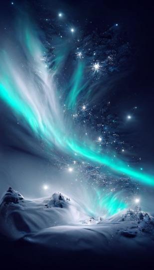 北極光

雪山加上北極光，互相輝映，燃亮了整個晚夜，美得寧靜又帶點神秘。...