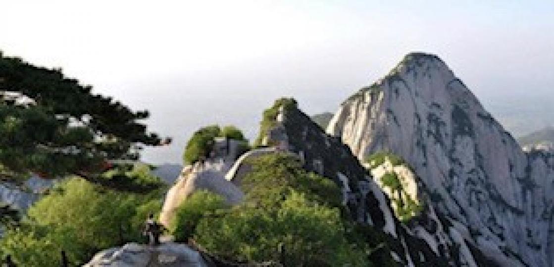 華山
在中國的名山之中，華山以奇險著稱，它古時候被稱為「西嶽」，有着「奇險天下第一山」的美譽，無數文人墨客都曾描寫過華山。登華山需要足夠的勇氣，一旦開始就沒有回頭路，每年華山都要接待不計其數的遊客，他...