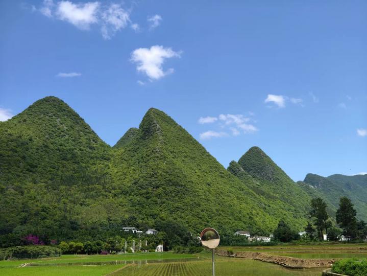 萬峰林
萬峰林位於貴州興義市，是五A級國家風景名勝區。...