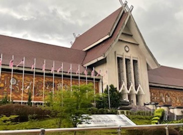 馬來西亞國家博物館

吉隆坡的馬來西亞國家博物館是馬來西亞的主要博物館，是一幢兩層的「米南加保」風格的古典式馬來建築，展示了馬來西亞不同時代的變革和相關文物。外面有走廊和噴泉，周圍還有公園景觀和歷史建...