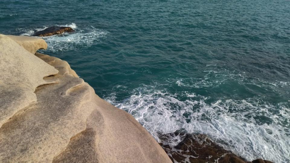 大自然的美
這海景由山厓、海水和白浪組合成，美得十分自然。...