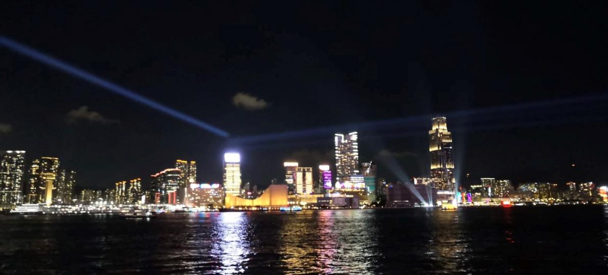 維港夜景

有遊客讚維港夜景永遠難忘，加上幻彩詠香江，則有錦上添花感覺。...