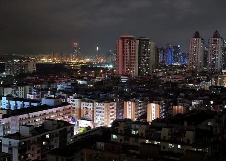 深圳夜景

深圳特區夜景美麗。...