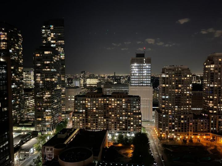 夜景
加國公寓大廈方便觀賞市內夜景。...