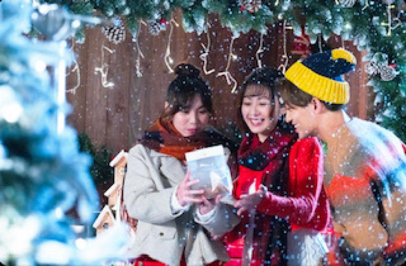 「聖誕全城 HOHOHO 」
今年海洋公園於即日起至明年1月2日期間,舉行「聖誕全城 HOHOHO 」,變身成為芬蘭聖誕小鎮,使遊人感受歐陸聖誕市集的浪漫氛圍,亦可走入「冬雪世界」挑戰3米高真雪滑梯... 「聖誕全城 HOHOHO 」
今年海洋公園於即日起至明年1月2日期間,舉行「聖誕全城 HOHOHO 」,變身成為芬蘭聖誕小鎮,使遊人感受歐陸聖誕市集的浪漫氛圍,亦可走入「冬雪世界」挑戰3米高真雪滑梯...