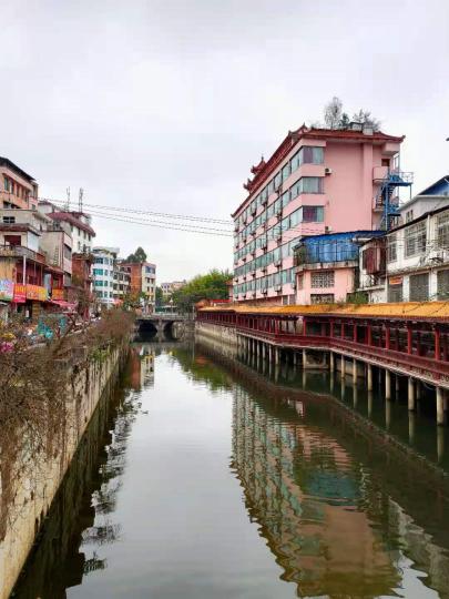 古城

貴州興義的古城有不少水鄕，這些鄕鎮環境清靜空氣好，居住環境比城市好。...