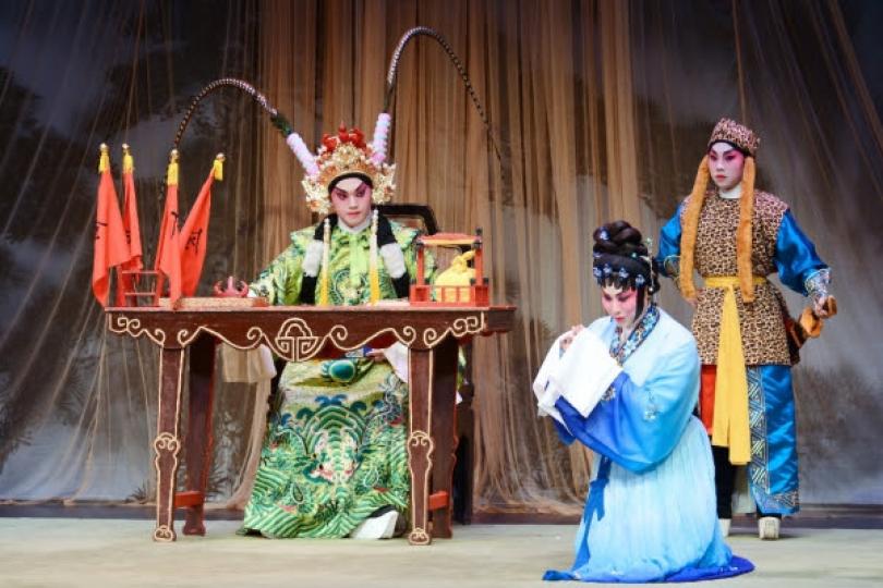 粵劇新秀

自從康文署表演場地重開後，香港八和會館粵劇新秀作出一系列的演出，其中有「寶蓮燈」、「周瑜歸天」和「狀元夜審武探花」等劇最受歡迎。...